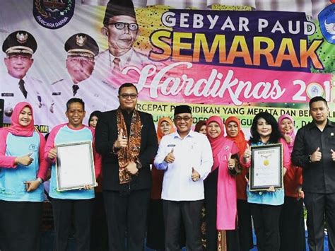 Background hardiknas akan lebih menarik jika kita menggunakan ilustrasi yang relevan. Berkah Hardiknas 2017, Depok Raih Berbagai Penghargaan | Depok Tren