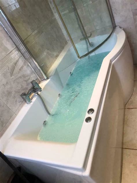 Cost usually plays a major part in the decision making but, more often than not, hot tubs are put outdoors and spas indoors. Jacuzzi White P shape bath With or without glass enclosure ...