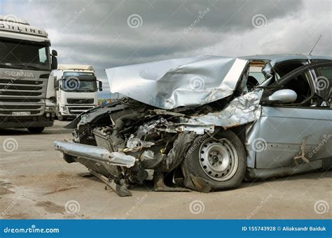 Accident Impliquant Une Voiture Et Un Camion V Hicule Cass Photo