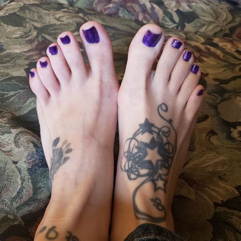 Love The Way Purple Looks On My Toes R Feet