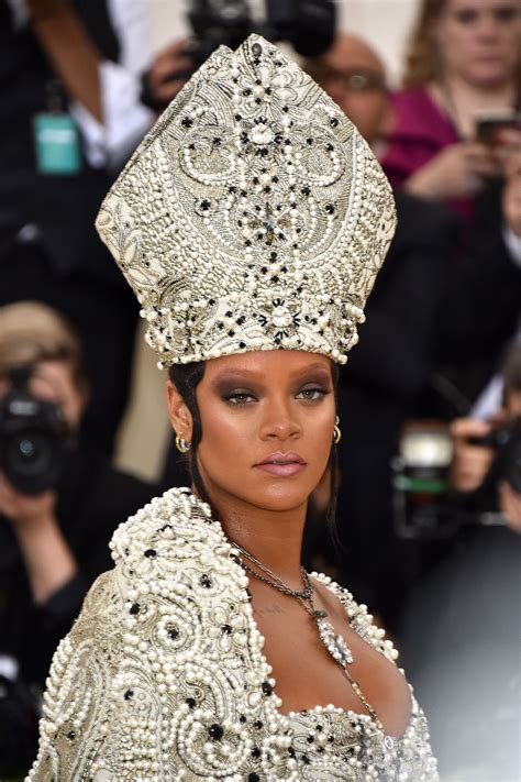 Rihanna Just Shut Down The Met Gala Red Carpet Dressed Like The Pope
