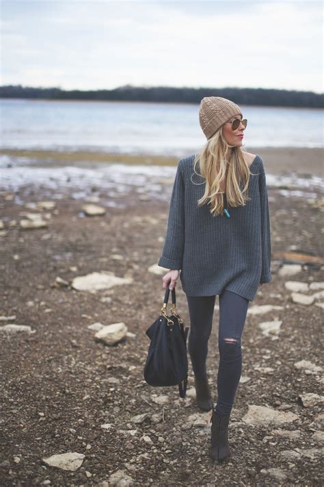 It's all about a bag, a sarong, a dress, a maillot, that kill the beach game, but also look chic on the streets. Beanie Style | star-crossed smile