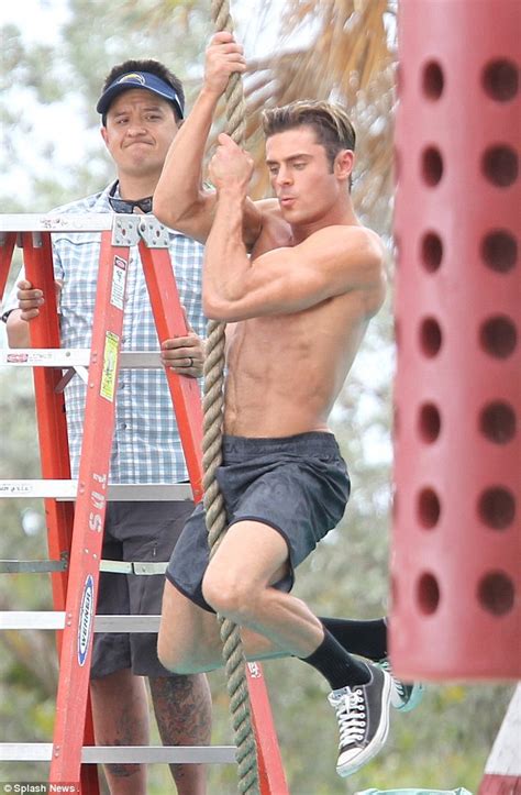 Zac Efron Flexes His Incredible Muscles As He Goes Shirtless On