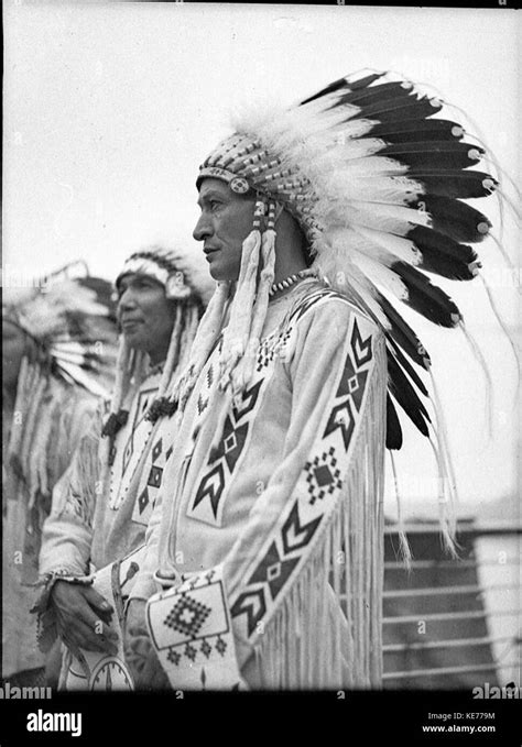 24198 Arrival Of Red Indians By Niagara Stock Photo Alamy