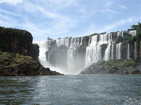 With lush rainforest on one side and the falls on the other, cataratas spa is brazil's ultimate wellness location. Cafenets: Las Cataratas del Iguazú