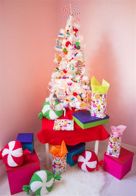 10 Candy Theme Christmas Tree