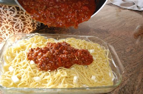 Cook and stir beef in the hot skillet until browned and crumbly, 5 to 7 minutes; Million dollar spaghetti Recipe • 01 Easy Life