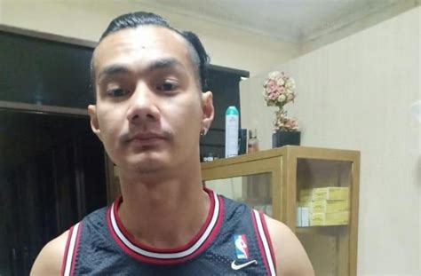 Duh siapa si yang tidak kenal dengan artis ganteng ini, mantan pacar dari artis marsha timothy ini tertangkap kasus narkoba pada fevbruari 2018 ini. 5 Pesona Aktor Agung Saga, Artis FTV yang Ditangkap Kasus ...
