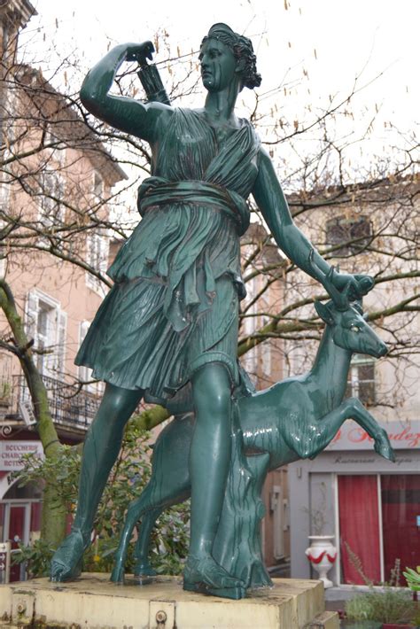 „wäre diana noch am leben, würde es den streit nicht geben. Diane Chasseresse à Bourg-Saint-Andéol (Ardèche 07700 ...