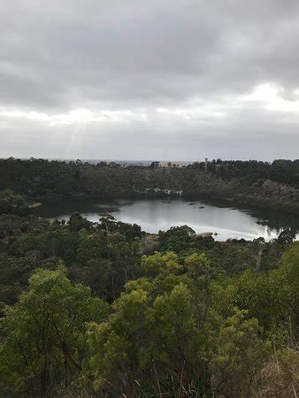 While the natural beauty of telford scrub conservation park and honan forest reserve can be enjoyed by anyone, those looking for an activity can head to attamurra golf course. Fotos de Mount Gambier - Imagens selecionadas de Mount ...