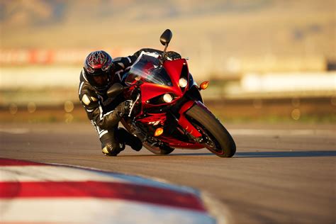 Free Download 2011 Yzf R1 Bikes And Motor Sport Picture Wallpaper And