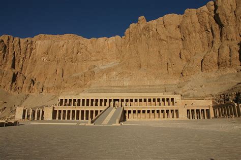 Akhenaton, kendisinin tanrı olduğu düşüncesini reddetti. King Akhenaton Program