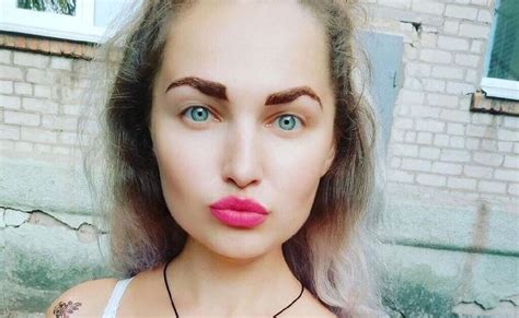 Vkdamochki Blue Eyed Mom Sveta Takes A Selfie Showing Her Beautiful Cleavage