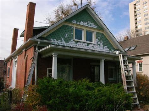 People choose colors that can offer insulation to the heat of subtropical summers. How to Properly Paint the Exterior of Your Home | DIY