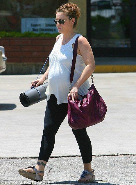 Alyssa Milano On Her Way To A Prenatal Yoga Session How To Wear
