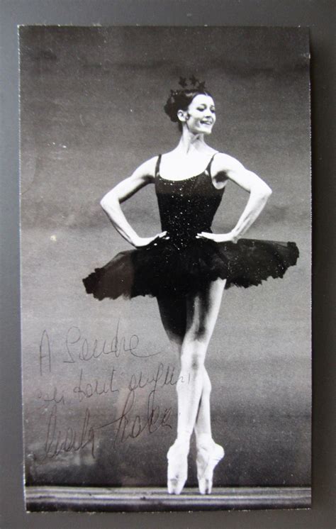 Una grande figura di artista che ha onorato l'italia e che rimarrà nella storia della danza e del teatro. Fotografia ballerina CARLA FRACCI con autografo TEATRO ...