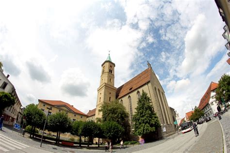 Most major european airlines offer regular scheduled flights to stuttgart and munich airports, both of which are approximately 3 hours away by train. Ravensburg : Reformationskirchen in Baden-Württemberg