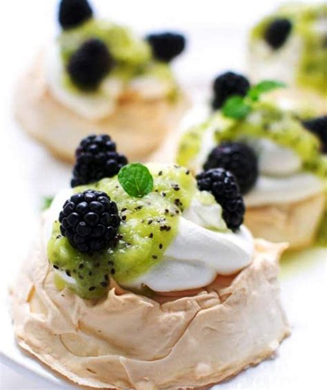 Mary's pavlova is topped with pretty berries, but most fruits work well. 10 Best Mini Pavlova and Meringues Recipes | Mini pavlova ...