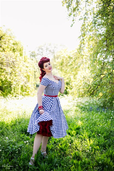 Pin Up And Vintage Blogger Scarlett Luxe St James Park