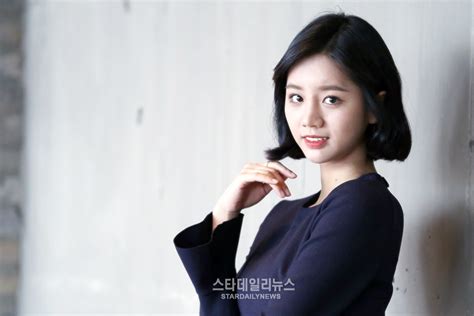 The whole cast is great but taek is a character that drew me in after they introduced him. Hyeri Explains Duk Sun's Choice of Husband in "Reply 1988 ...