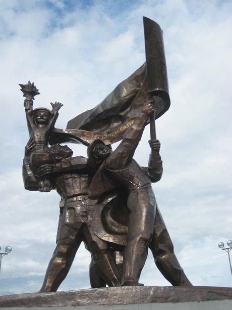 Chiến dịch điện biên phủ vĩ đại đã thu được toàn thắng. Điêu khắc gia Nguyễn Hải và Tượng đài Chiến thắng Điện ...