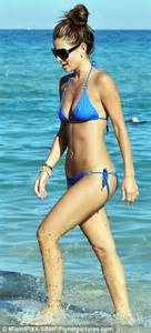 Maria Menounos Flaunts Incredible Figure In Skimpy Bikini Daily Mail