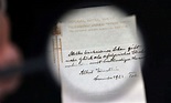 Due note sulla felicità scritte da Einstein acquistate per 1,5 milioni ...