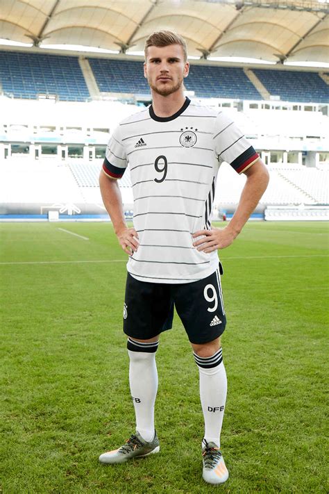 Für die qualifikation wurde die deutsche mannschaft in die gruppe mit den niederlanden, nordirland. Fußball-Nationalmannschaft: Präsentation des DFB-Trikots für die Euro 2020