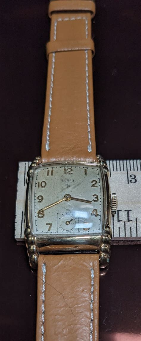 Wonderful 1951 Elgin Mens Tank Style Watch 10 Kt Rolled Gold Bezel Leather Band Fine 17 Jewel