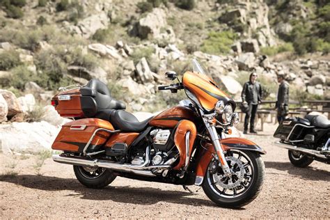 Harley davidson is one of the oldest motorcycle brands of the world. 2020 Harley-Davidson Road King Guide • Total Motorcycle