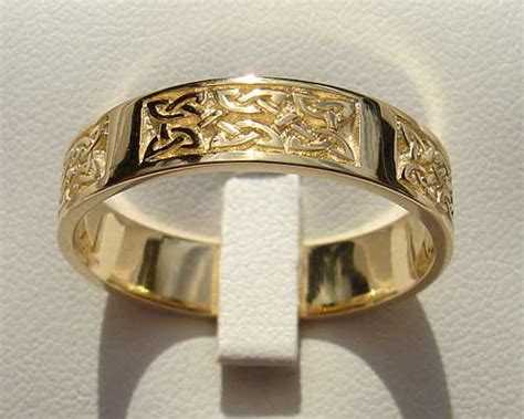 Scottish Gold Celtic Wedding Ring Love2have In The Uk
