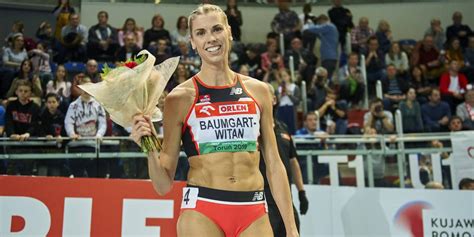 She won two medals at the 2020 summer olympics, gold with polish mixed relay team and silver as . Halowe Mistrzostwa Europy: Iga Baumgart-Witan przed ...