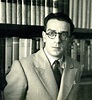 Víctor Ruiz Iriarte: Biografía