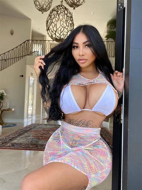 Brittanya Razavi On Twitter Happy New Month Everybody Https T Co Gagrz Vnb Twitter