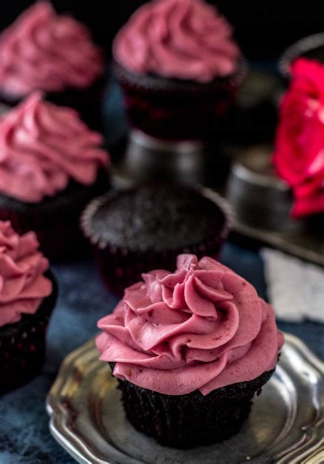 Dark Chocolate Cupcakes With Fresh Raspberry Frosting Sugar Spun Run