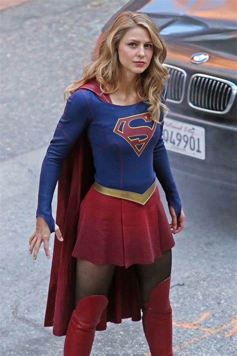 Melissa Benoist Punches Hard On The Set Of Supergirl DCコミックスのTVシリーズスーパーガールシーズン の撮影で