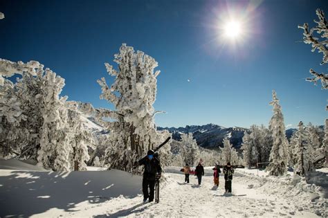 Mammoth Mountain Ca Has The Deepest Snowpack In The Country Snowbrains