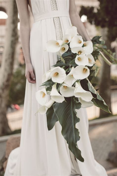 22 Lily Bouquets Perfect For A Spring Wedding Artofit