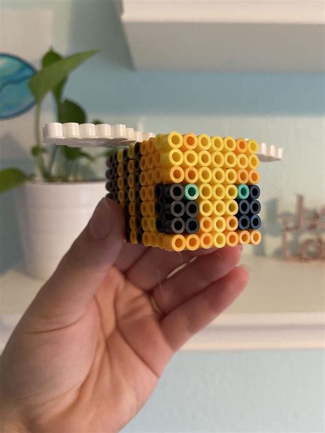I made a Minecraft Bee out of perler beads : Minecraft