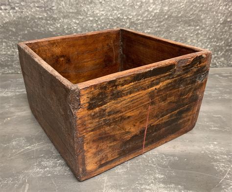 Primitive Antique Wood Box In 2020 Antique Wooden Boxes Primitive