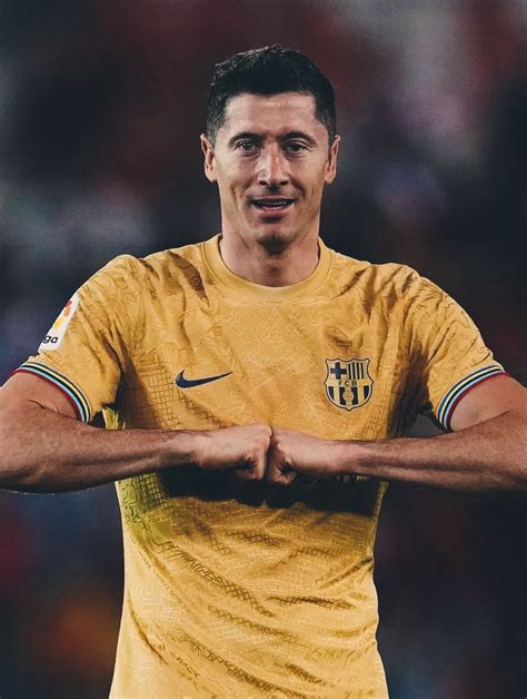 robert lewandowski fc barcelona favorite quick pictures