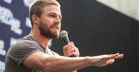 His net worth is estimated at $3 million. Stephen Amell Kimdir? Boy Kilo, Kaç Yaşında Sevgilisi ...