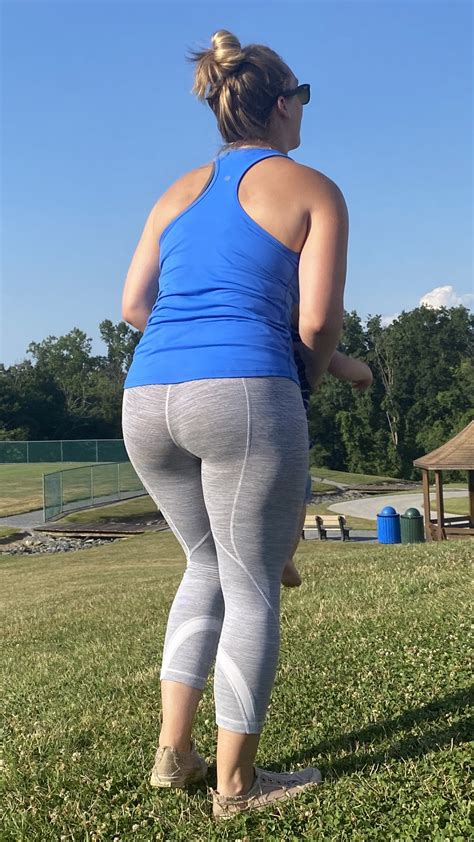 Sexy Sport Moms Spandex Leggings Yoga Pants Forum