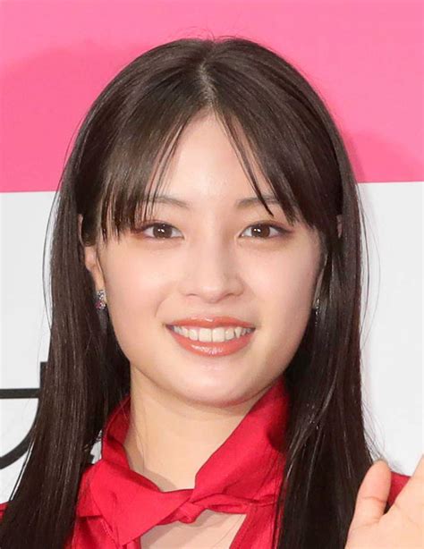 She played chihaya ayase in the competitive karuta film chihayafuru. 広瀬すず、22歳誕生日報告「フヒャ～」ろうそく吹き消す ...