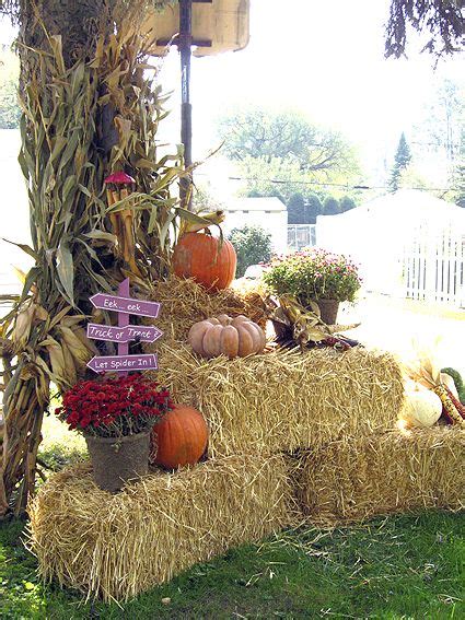 Fall Hay Bale Decorations