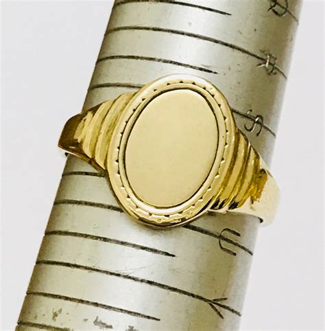 Stunning Vintage 9ct Yellow Gold Mens Signet Ring Hallmarked