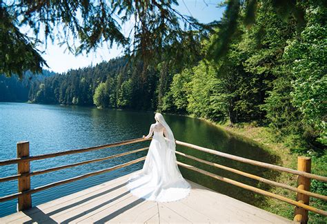 8 Types Of Outdoor Wedding Venues To Capture Your