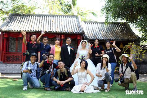 These Vietnamese Photographers Offer Free Pre Wedding Photoshoots For