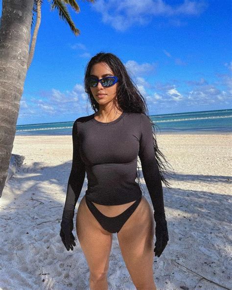 Trendsetter Kim Kardashian Showing Her Ample Cleavage On A Beach The