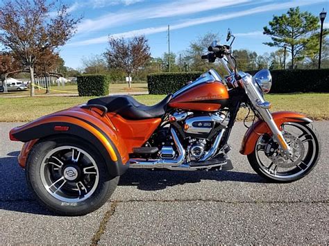 2019 Harley Davidson® Flrt Freewheeler® Orangeblk Dnm Wpinstripe